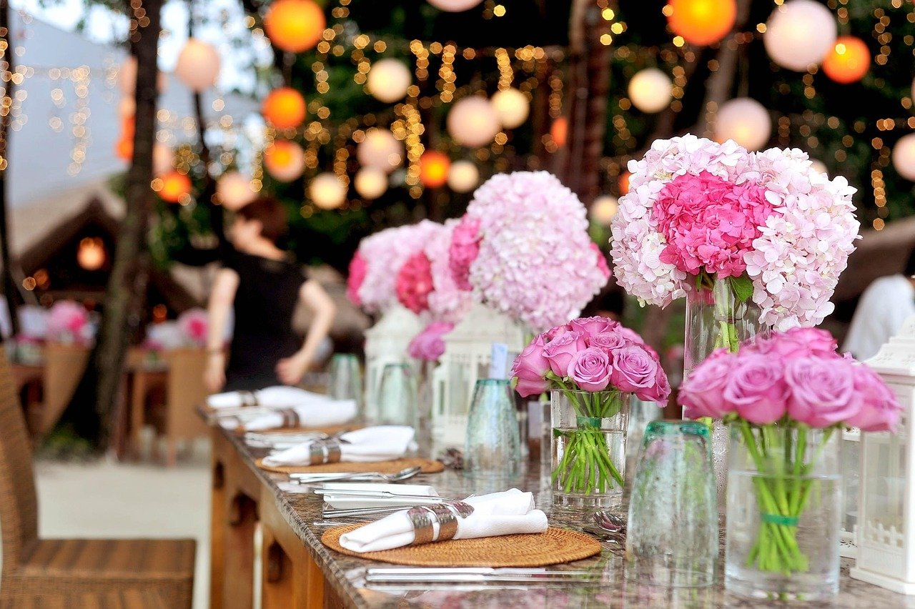 wedding, reception, table, beautiful flowers, banquet, centerpieces, flower wallpaper, flower vases, table setting, bouquets, celebration, event, decorations, flower background, elegant, flower arrangements, flowers, roses, table set-up, wedding setup, nature, wedding photography, wedding details